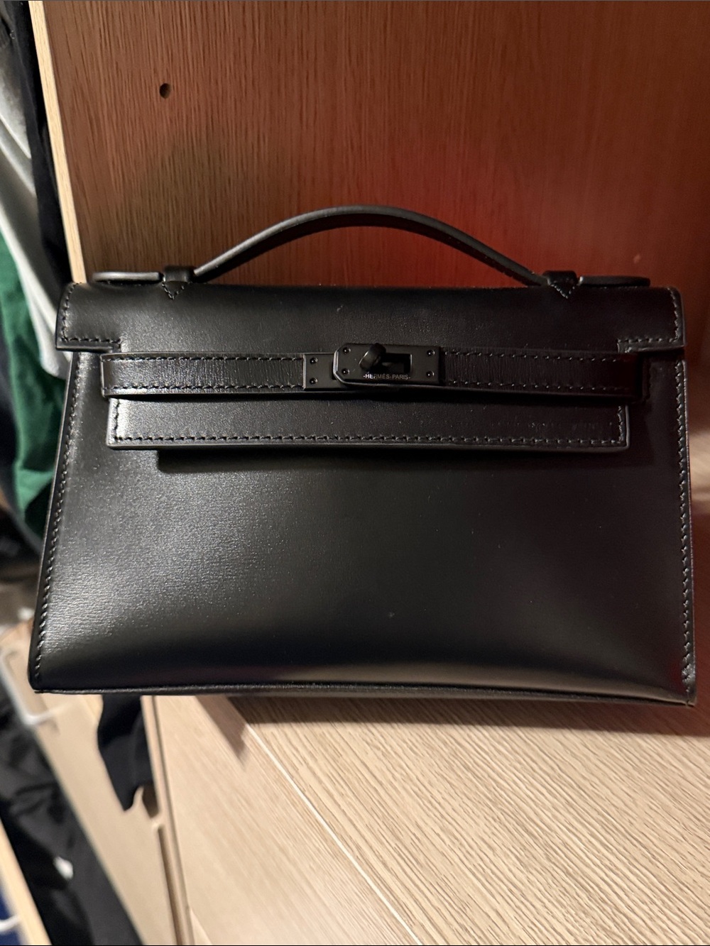 Clutch all black